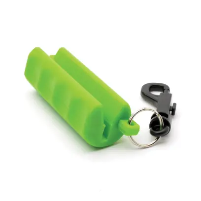 Ruční vytahovák na šípy HME ARROW PULLER je vyroben ze silikonu pro pohodlný úchop a snadné vytahování šípů a opatřen klipem pro připevnění na opasek nebo k toulci.